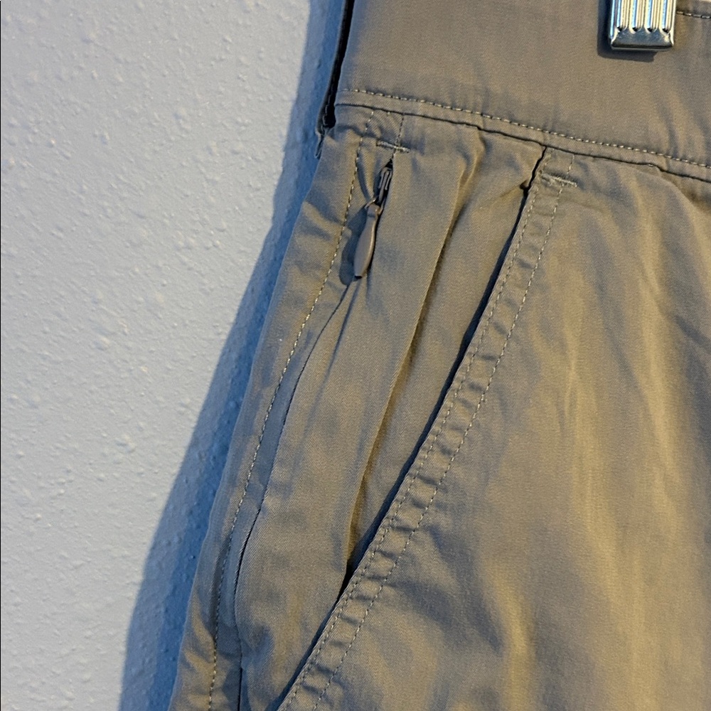 Abercrombie & Fitch Men's Khaki All Day Stretch Classic Fit Shorts - Picture 3 of 4